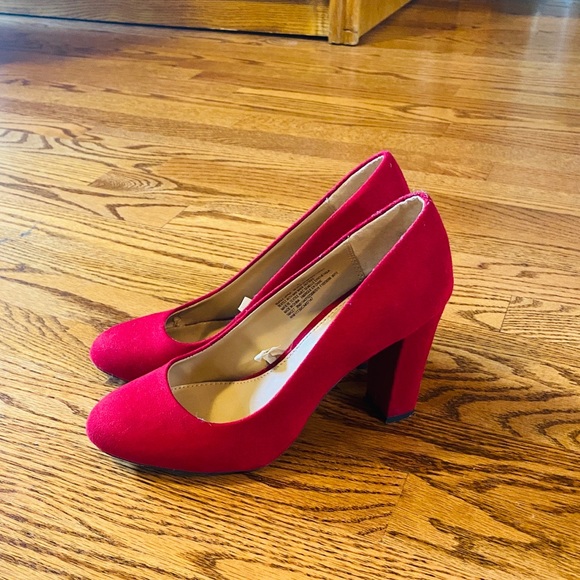 Vintage Y2K Red Pumps - Picture 7 of 9